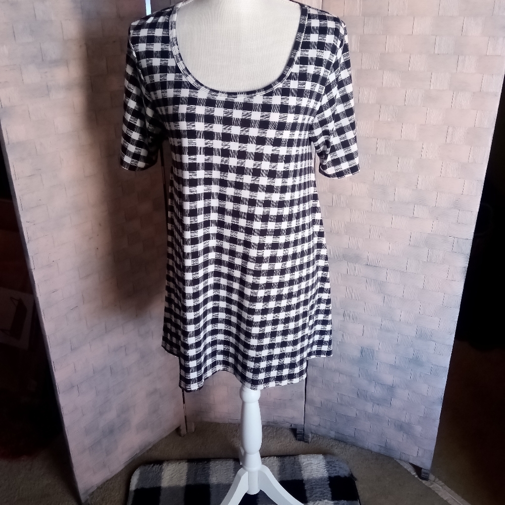 Lula Roe Size M Black and White Plaid Top